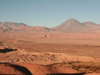 Le Licancabur (5900m) à la frontière du désert d'Atacama