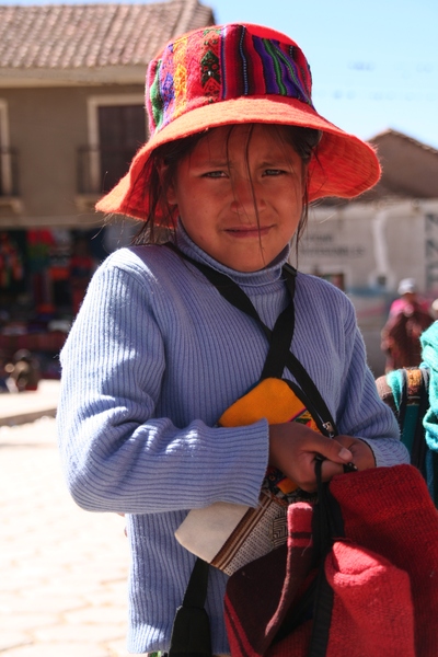 La petite fille au sac